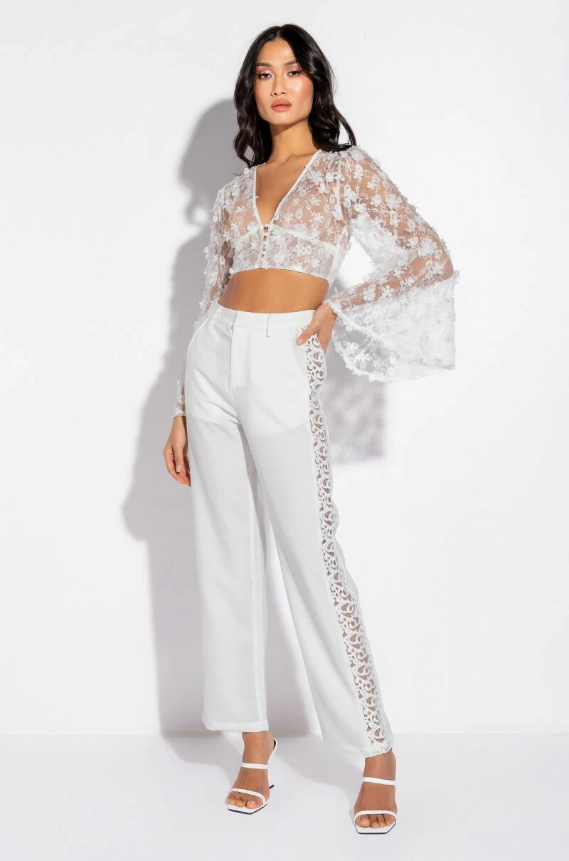 BOUQUET DAYS FLORAL DETAIL CROPPED BLOUSE - Image 2