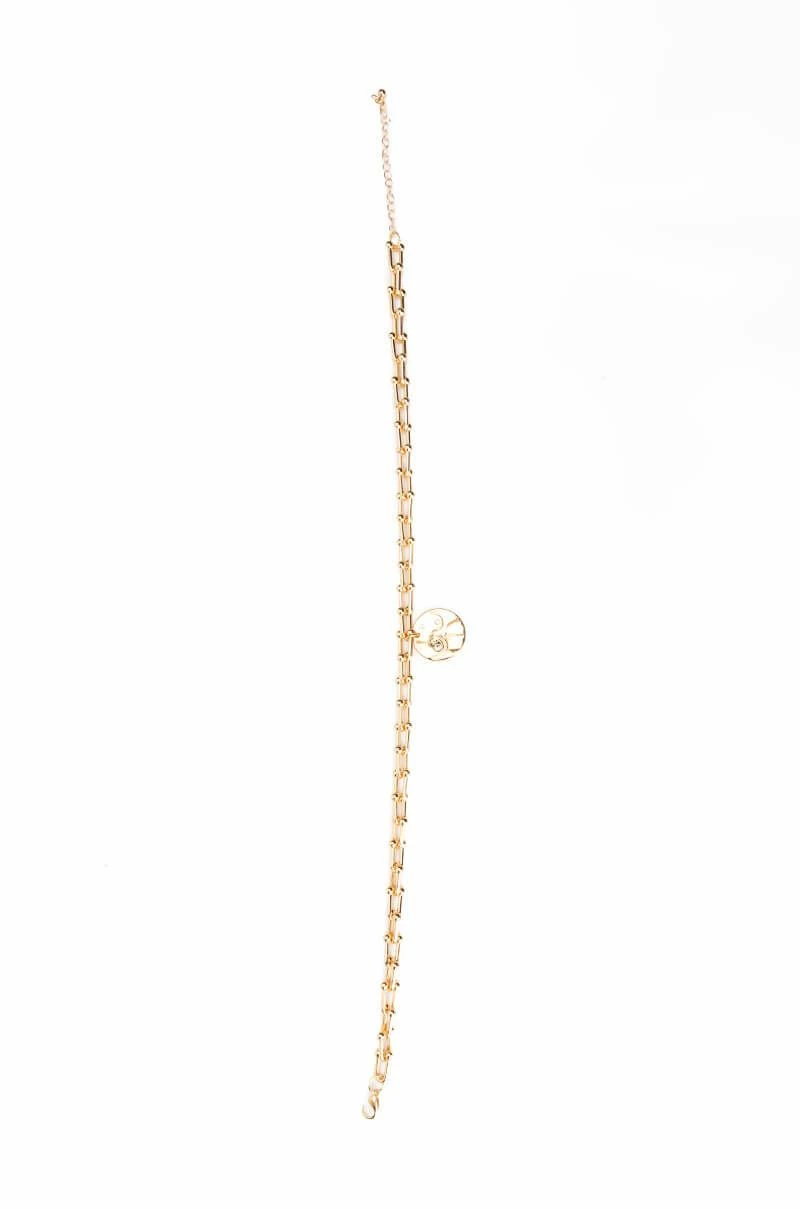 DIVINE FEMININE PENDANT NECKLACE