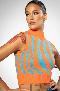 EYE OF THE TIGER SLEEVELESS SWEATER