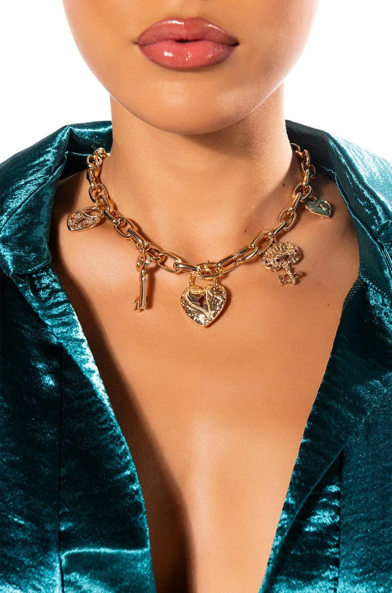 LOCKED DOWN CHARM CHAIN NECKLACE - Image 3