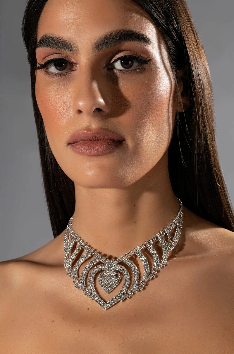 MODERN ROYALTY RHINESTONE NECKLACE - Image 3