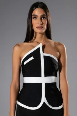 PAY ATTENTION STRAPLESS BANDAGE TOP