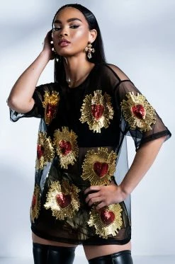 QUEEN OF HEARTS OVERSIZED MESH TEE